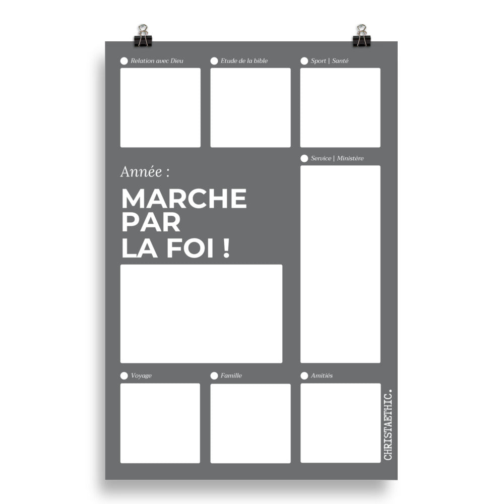Poster en papier mat de qualité musée intitulé "MARCHE PAR LA FOI !". Le poster présente un tableau de prière avec plusieurs sections pour la méditation biblique et la spiritualité .