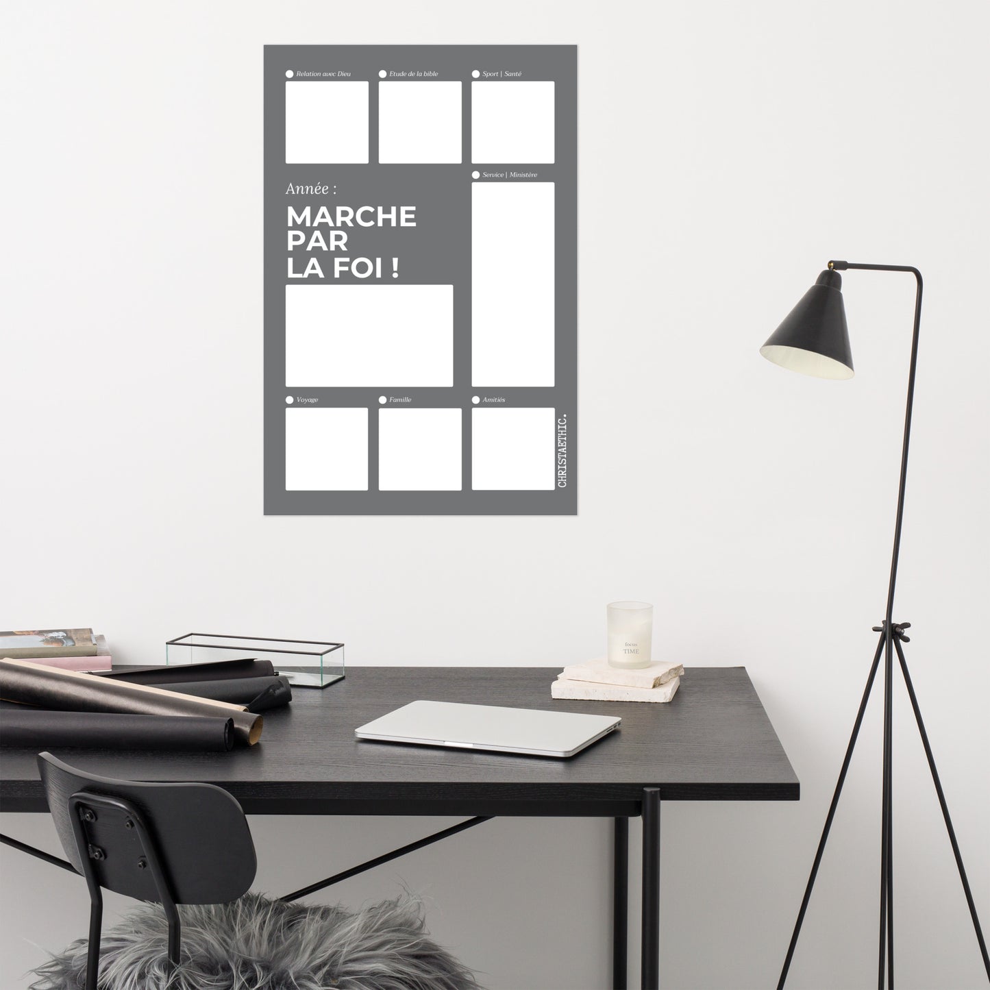 Poster en papier mat de qualité musée intitulé "MARCHE PAR LA FOI !". Le poster présente un tableau de prière avec plusieurs sections pour la méditation biblique et la spiritualité .